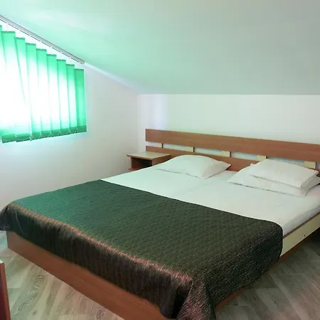 Pensión Casa Omer 2*